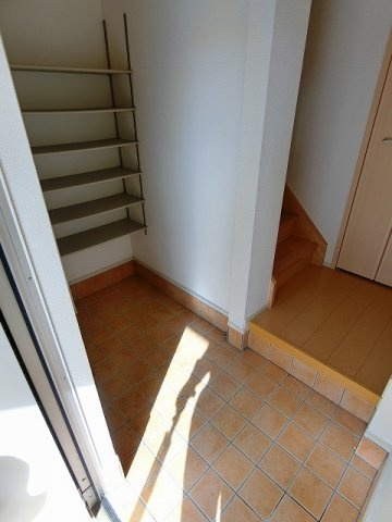 ウィステリア西砂Iの玄関