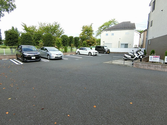 ウィステリア西砂Iの駐車場