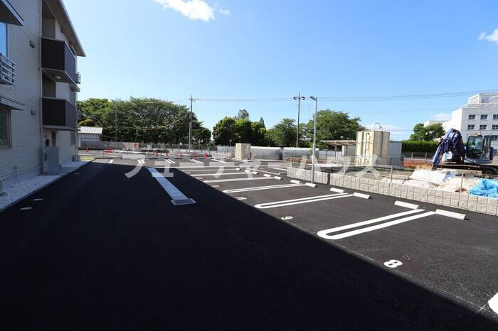 リベラーレ新原の駐車場