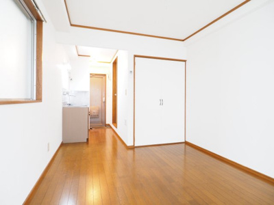 【居間・リビング】 | ベルビュー多摩川 | こちらの居間で趣味の時間をお楽しみください