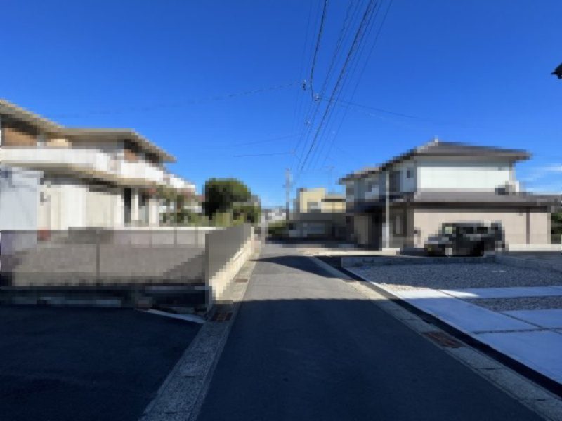 碧南市浜尾町4丁目第2　新築戸建　2号棟の前面道路含む現地写真|碧南市浜尾町4丁目第2新築戸建前面道路写真です。北東側公道約3.27～3.37ｍ接面