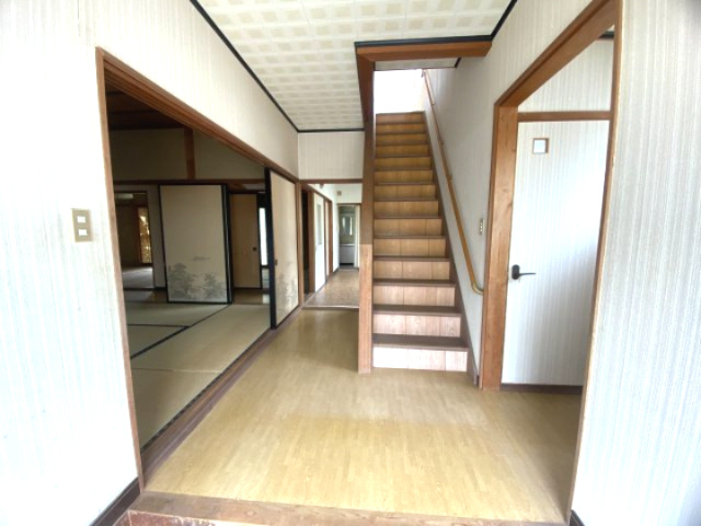 小津町　戸建のその他|１F　玄関入ってすぐに、トイレがあります。
