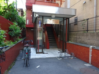【エントランス】