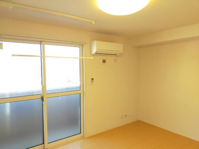 【居間・リビング】 | ウインドワード小羽山 | こちらの居間で趣味の時間をお楽しみください