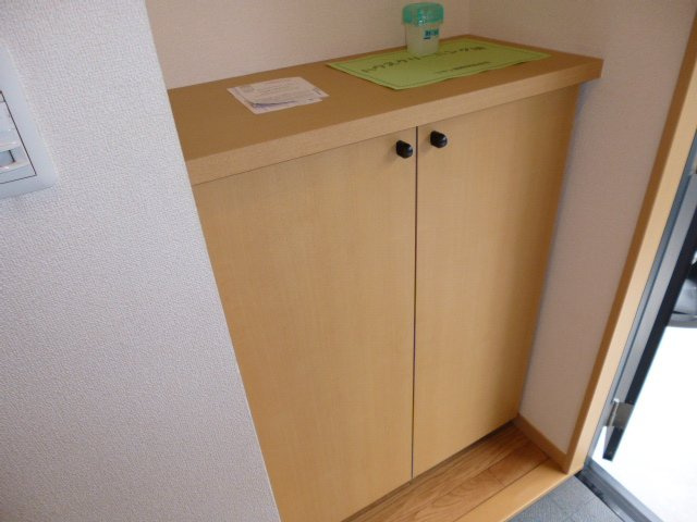 ビバリースクエアＢの玄関|シューズボックス