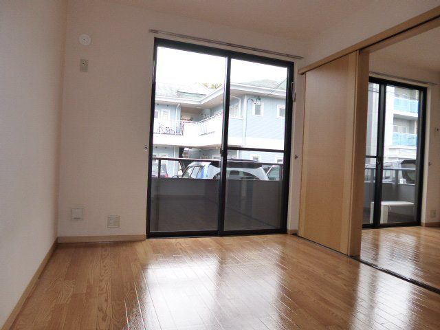 ビバリースクエアＢの洋室