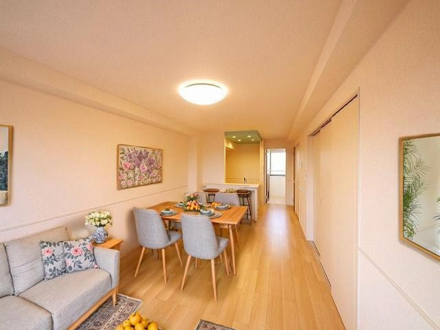 ＳｕｎｎｙＦｉｅｌｄＳｏｕｔｈの居間・リビング|CGで家具等を配置したもので家具等は含まれません