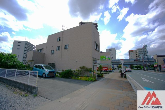 花畑駅東店舗付住居の外観