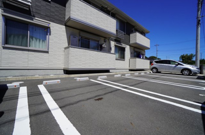 【駐車場】 | ロイヤルガーデン クワトロI棟