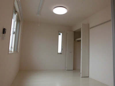 【洋室】 | ロイヤルガーデン クワトロI棟