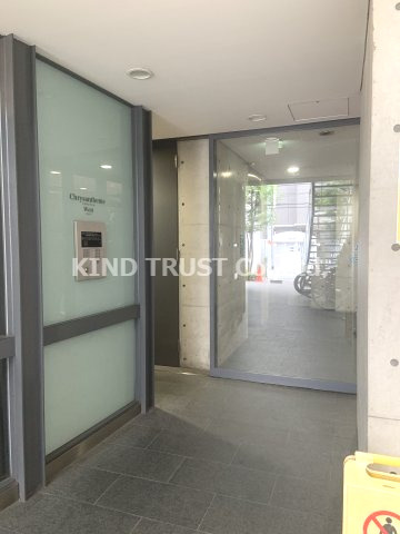 Chrysantheme Westのエントランス|ゆとりのあるエントランスです