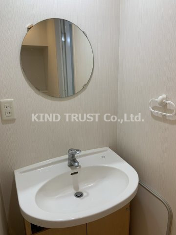 Chrysantheme Westの洗面所|ゆったりとスペースのある洗面所