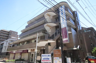 1階には店舗が入っています