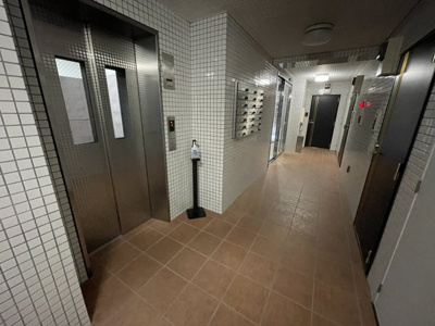 【ロビー】 | Supreme