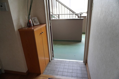 【玄関】 | ハイツ中嶋 | 収納もある玄関です