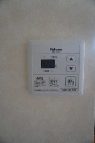 【設備】 | ハイツ中嶋 | 給湯器のリモコンです