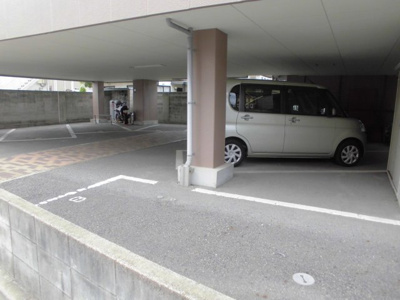 【駐車場】 | ハイツ中嶋 | 駐車場1台無料です