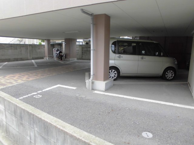 【駐車場】 | ハイツ中嶋 | 駐車場1台無料です