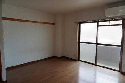 【洋室】 | ハイツ中嶋 | 使い勝手のいい洋室です