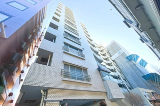 【外観】 | 【 Appearance 】
存在感のある建物は、居住者の拠点としてずっと価値を持ち続ける。今もそこでじっと佇み、居住者の安全や安心を守ってくれています。