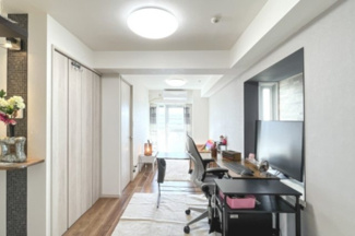 【外観】 | 【 Living　room 】
木の暖かさを感じられ、団欒とした生活を送ることができるリビングルーム。気持ちのいい日の光の下、ゆっくりとしたくつろげる時間を楽しみませんか？