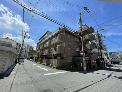 【外観】 | 阪口ハイツ | 建物の個性を主張するシックな外観です
