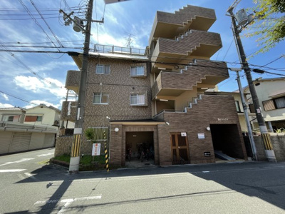 【外観】 | 阪口ハイツ | 建物の個性を主張するシックな外観です