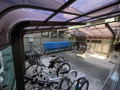 【その他共用部分】 | 阪口ハイツ | 屋根のある自転車置き場です