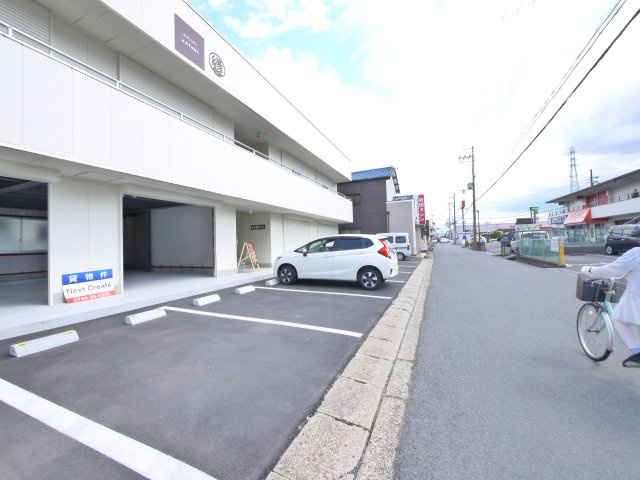 松本第２ビルの駐車場|駐車場に車を止められます