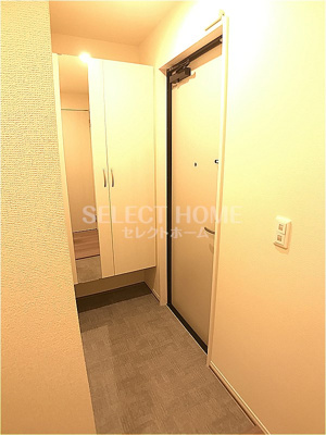 【玄関】 | コンフォートプレイスⅡ | 明るい玄関です