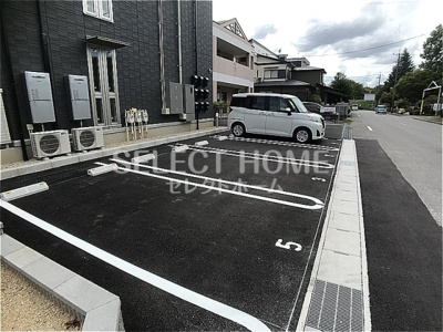 【駐車場】 | コンフォートプレイスⅡ | 車をお持ちの方に嬉しい駐車場付きの物件です
