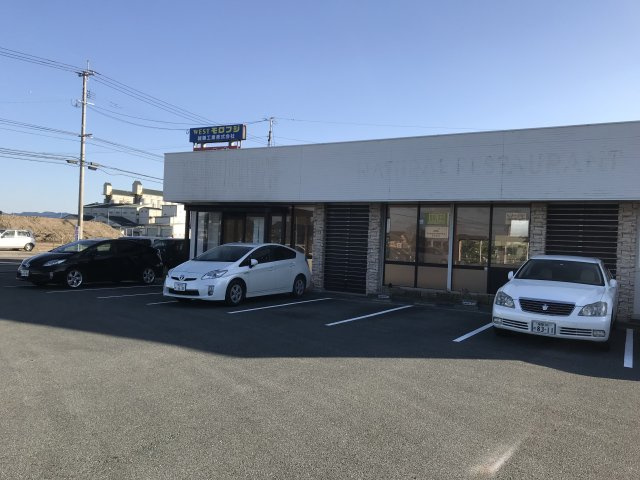 ＷＥＳＴ諸藤の駐車場