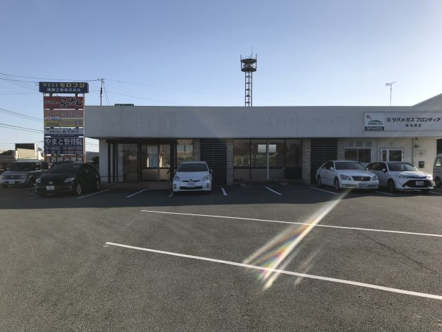 ＷＥＳＴ諸藤の駐車場