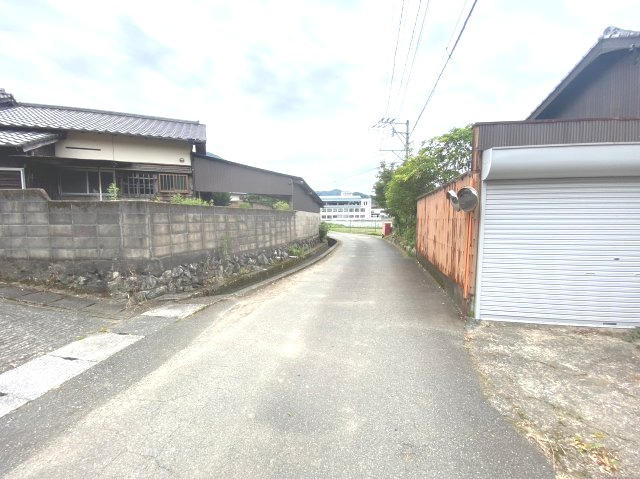 糟屋郡篠栗町金出（土地）の前面道路含む現地写真
