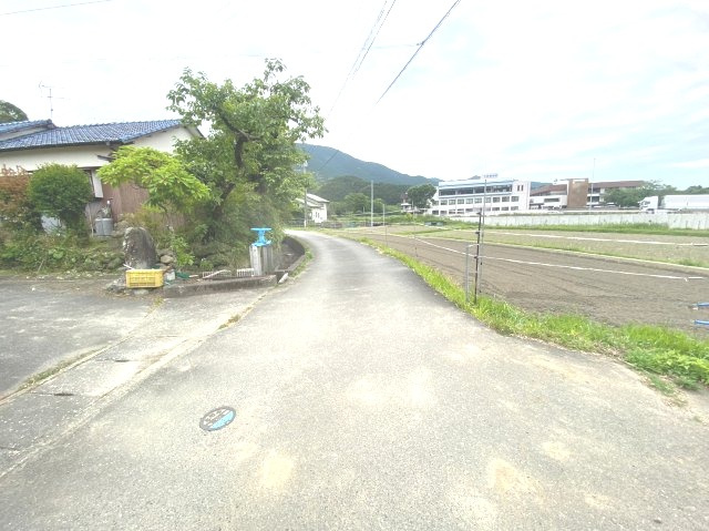 糟屋郡篠栗町金出（土地）の前面道路含む現地写真