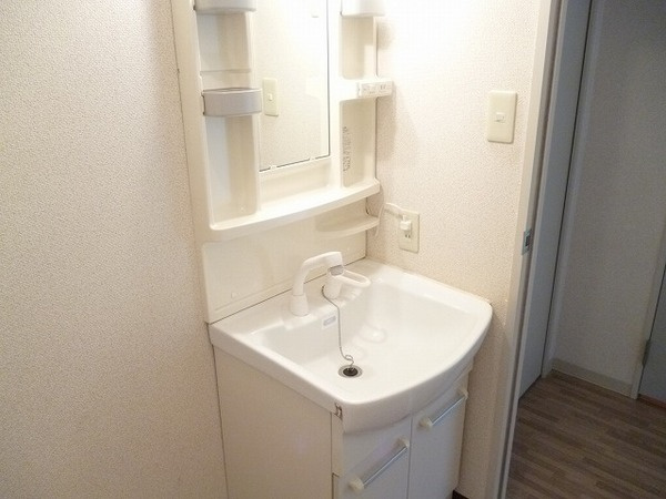 エスペランサ今市の独立洗面台|１階のお部屋のお写真です