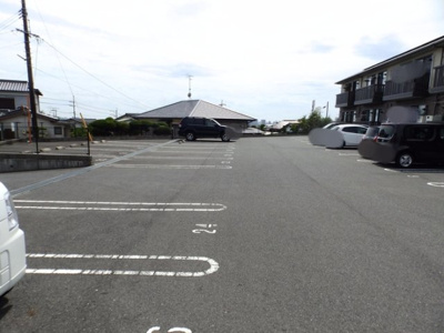 【駐車場】 | エミネンス上野中 | 駐車場があるので、車を買う予定の方も安心です