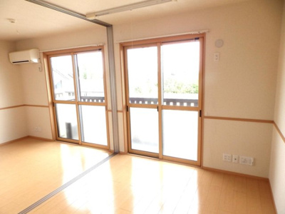 【和室】 | エミネンス上野中 | 和室ならではの温かな和の空間で寛ぎの時間を過ごせます