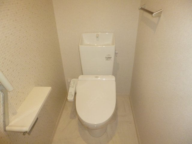 ヴィーロ　キャピターレのトイレ|シャワー付きトイレ