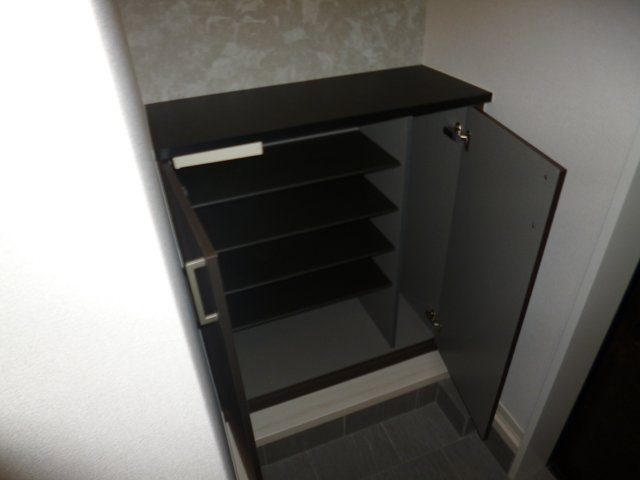 ヴィーロ　キャピターレの玄関|シューズボックス