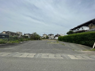 【外観】 | コンクリート舗装・砂利舗装と分かれていた土地です。