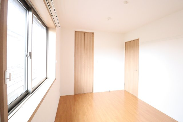 メゾン・ウェルストーンⅠの洋室|明るい洋室です