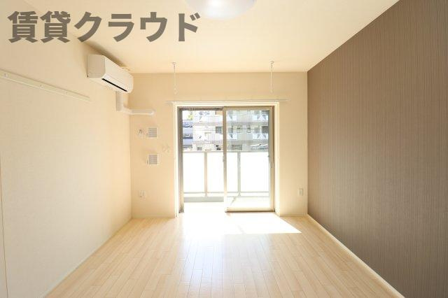 リゾーマおゆみ野の洋室|忙しい朝には欠かせない洗面所です