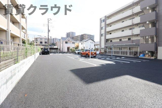 リゾーマおゆみ野の駐車場|車をお持ちの方に嬉しい駐車場付きの物件です