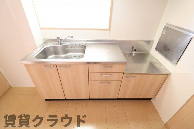 バニュルスⅠのキッチン|コンパクトなキッチンで掃除もラクラク