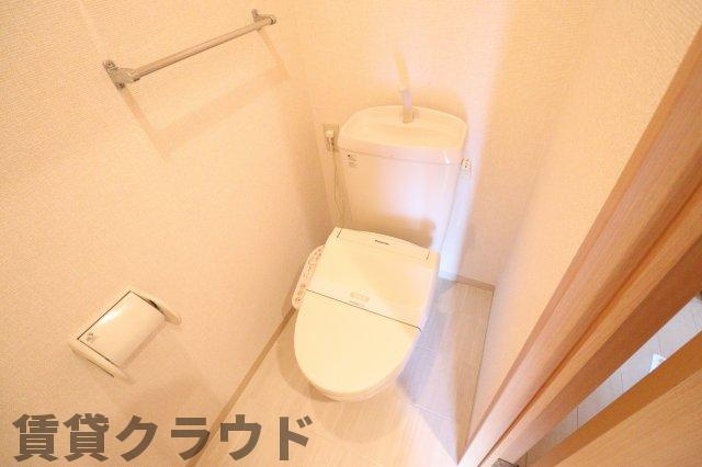 バニュルスⅠのトイレ|落ち着いた色調のトイレです