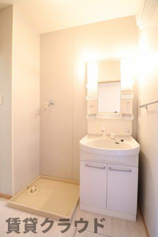 バニュルスⅠの洗面所|朝の準備に活躍する、洗髪洗面化粧台！