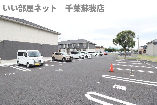 メゾン・ソレイユⅡの駐車場|車をお持ちの方に嬉しい駐車場付きの物件です