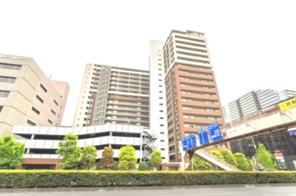 【展望】 | 【 Appearance 】
存在感のある建物は、居住者の拠点としてずっと価値を持ち続ける。今もそこでじっと佇み、居住者の安全や安心を守ってくれています。