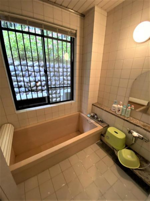 【浴室】 | 下呂市萩原町　温泉付き４ＬＤＫ